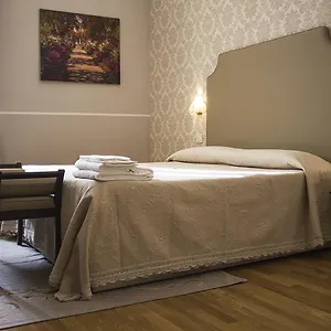 *** Hotel Navy Italie